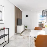 Contemporary Apartment Near Puerto Banus