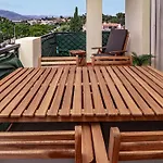 Contemporary Apartment Near Puerto Banus