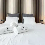 Contemporary Apartment Near Puerto Banus